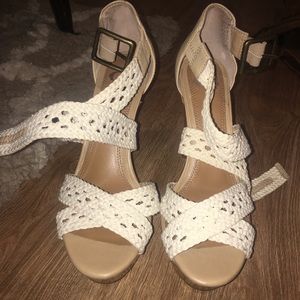 Gianni Bini white heels
